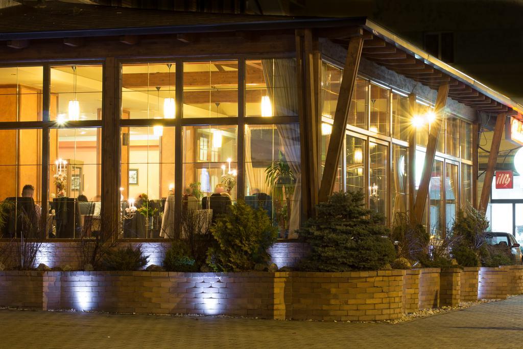 Restaurant Pensiune Bucovina 坎普朗莫道尼斯 外观 照片