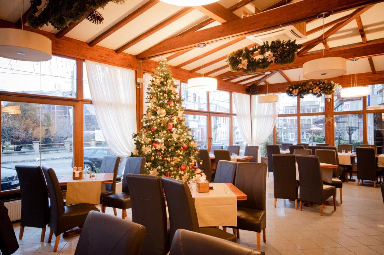 Restaurant Pensiune Bucovina 坎普朗莫道尼斯 外观 照片